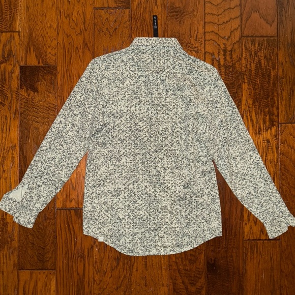 Lululemon Commision Long Sleeve Shirt in Green Fern / Smoked Spruce - Picture 9 of 15